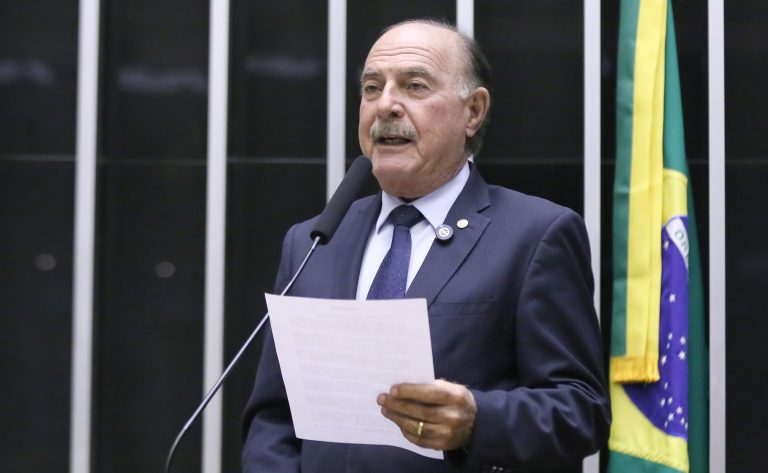 Deputado Dr. Zacharias Calil (União-GO) fala no Plenário da Câmara dos Deputados