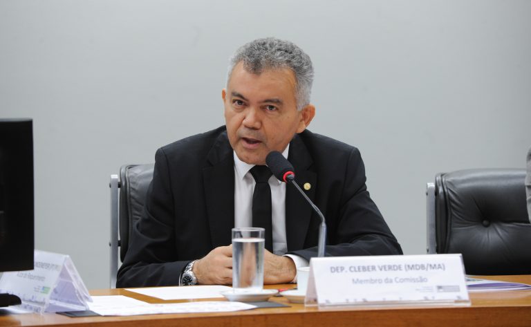 Deputado Cleber Verde (MDB-MA) fala em comissão da Câmara dos Deputados