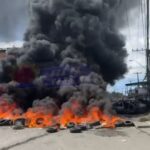 moradores voltam a protestar na Via Bronze e queimam pneus por causa dos buracos