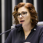 Deputada propõe moção de louvor a deputado italiano que informou o paradeiro de Zambelli – CartaCapital