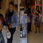 mulher é flagrada escondendo celulares enquanto comparsa distrai a vendedora