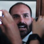 Eduardo Bolsonaro diz que não vai renunciar ao mandato de deputado