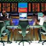 Ibovespa cai e dólar sobe
