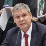 Líder do PT pede suspensão preventiva do mandato de Eduardo Bolsonaro – Notícias