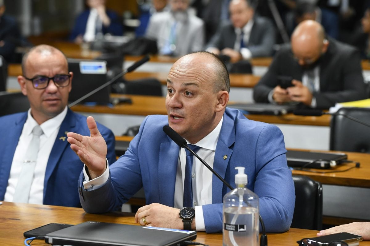 Mesmo após tarifaço, bolsonarista quer ouvir chanceler por falta de alinhamento com os EUA – CartaCapital