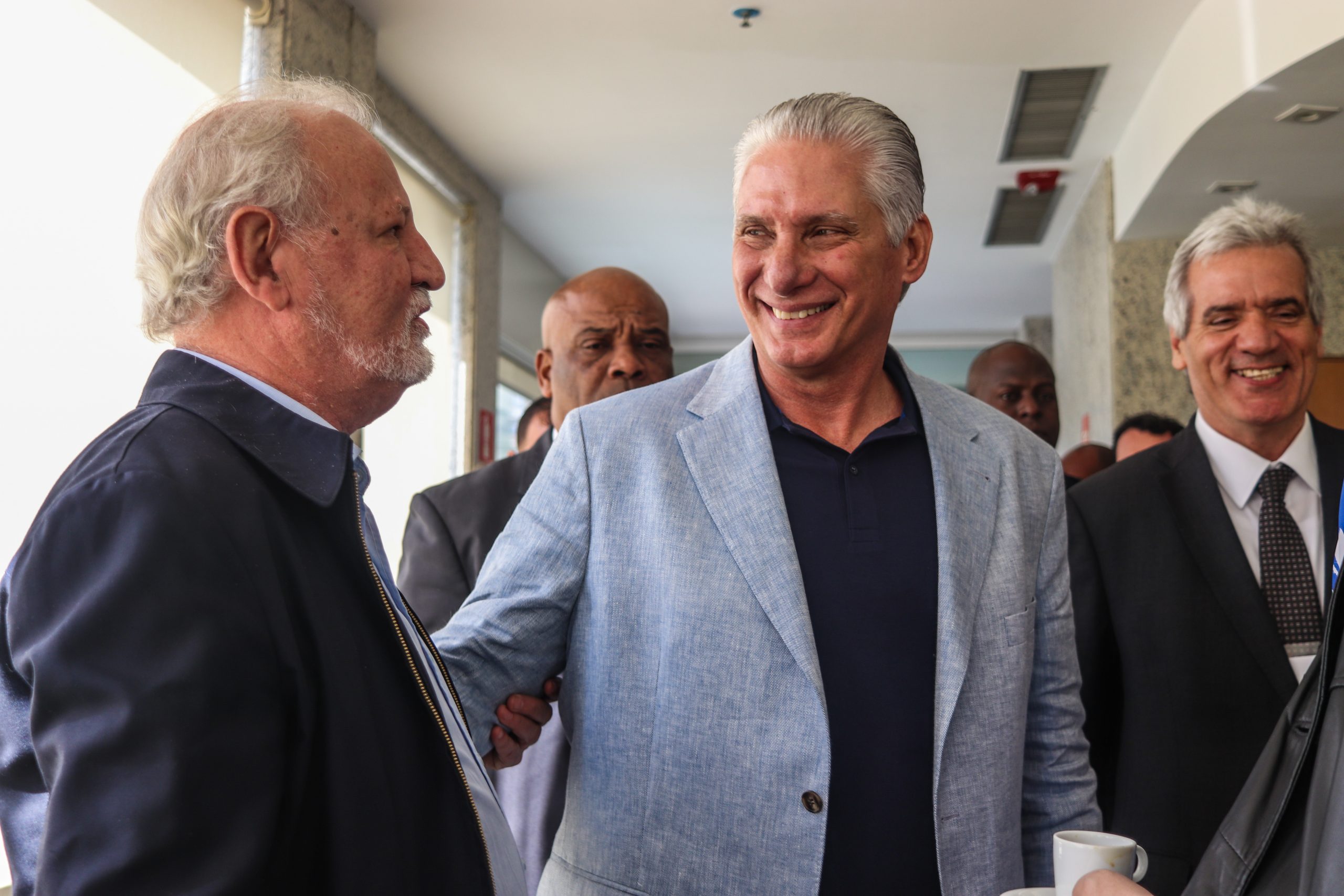 Presidente de Cuba se reúne com artistas e parlamentares no Rio de Janeiro