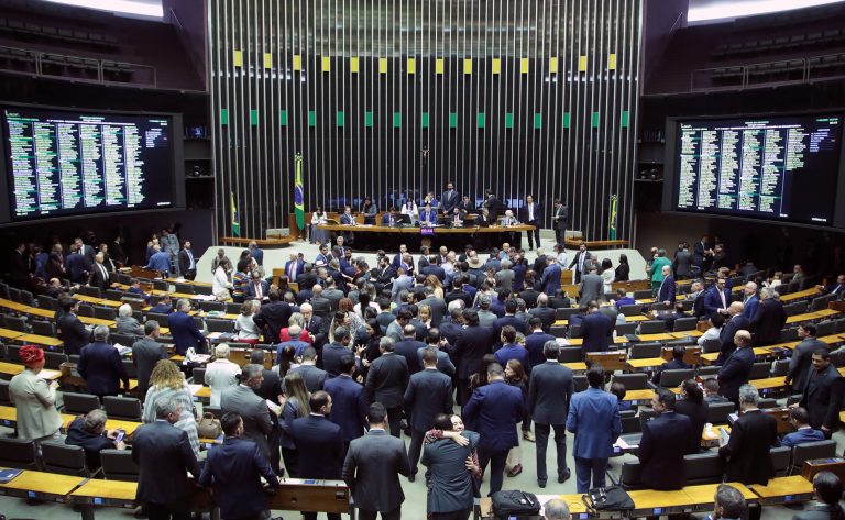 Discussão e Votação de Propostas Legislativas.