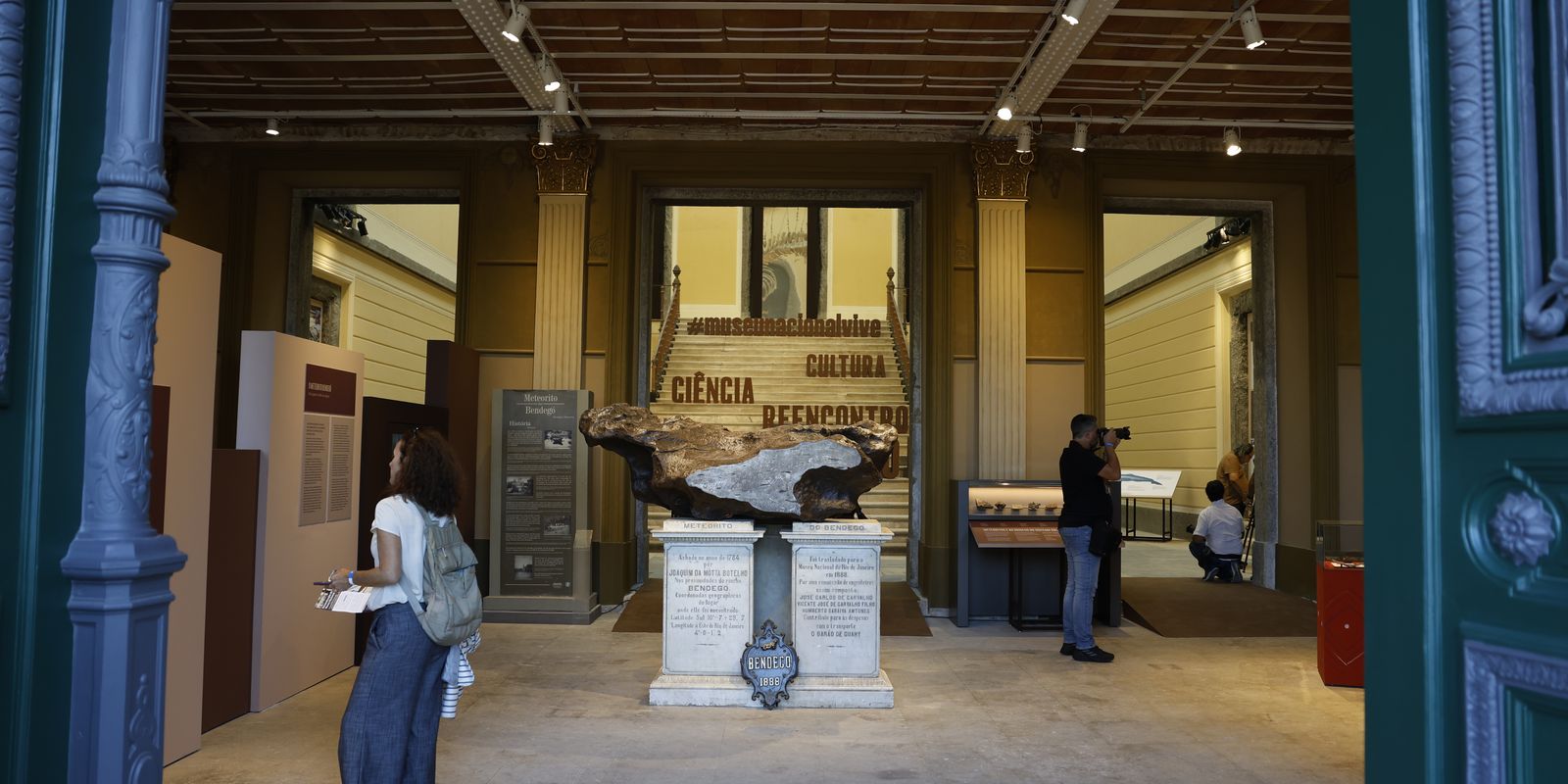 Museu Nacional do Rio reabre parcialmente sete anos após incêndio
