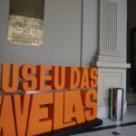 Museu das Favelas: exposição celebra trajetória do poeta Sérgio Vaz