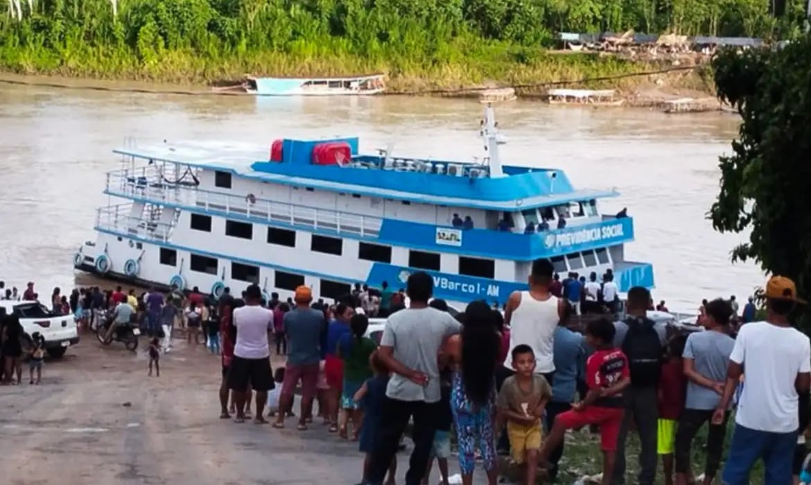 INSS usa barcos para orientar aposentados da Amazônia sobre descontos – CartaCapital