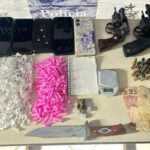 Mais de 500 porções de drogas e armas são apreendidas após ação policial no Sul da Bahia