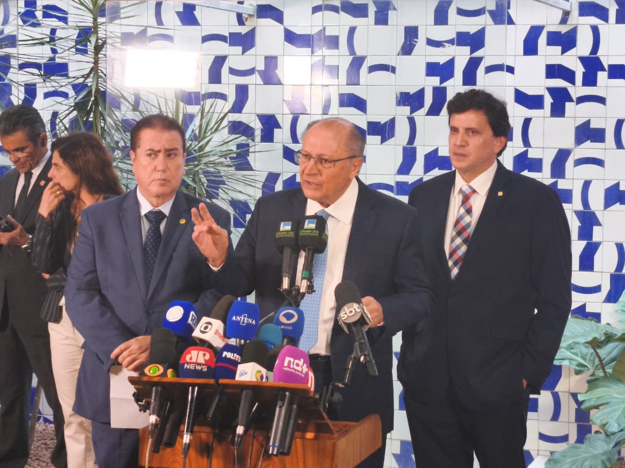 Alckmin entrega lista de 15 projetos para combater o tarifaço; relatores vão de Moro a Mourão – CartaCapital