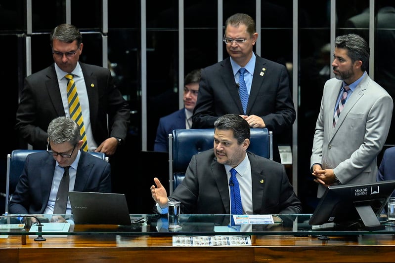 Alcolumbre retoma controle do plenário e Senado aprova isenção de IR para quem ganha até 2 salários mínimos – CartaCapital