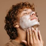 Autocuidado masculino cresce, mas resistência cultural ainda freia mercado de beleza para homens – CartaCapital