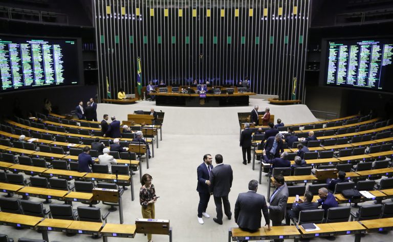 Discussão e votação de propostas legislativas.