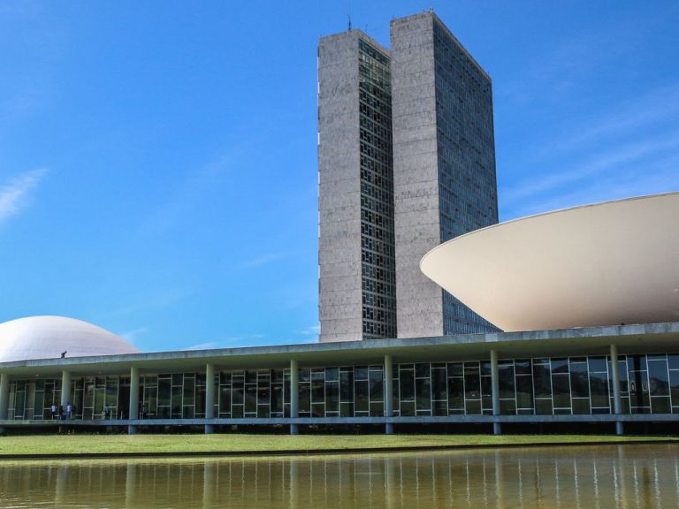 Câmara inicia sessão para analisar as propostas em pauta; acompanhe - Notícias