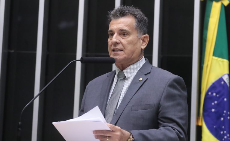 Deputado Coronel Meira fala ao microfone
