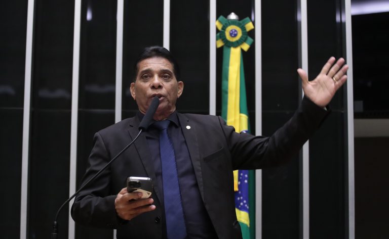 Deputado Roberto Monteiro Pai (PL-RJ) fala no Plenário da Câmara dos Deputados