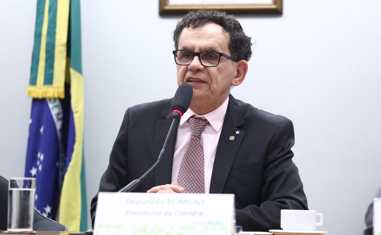 Deputado Reimont (PT-RJ) fala em comissão da Câmara dos Deputados