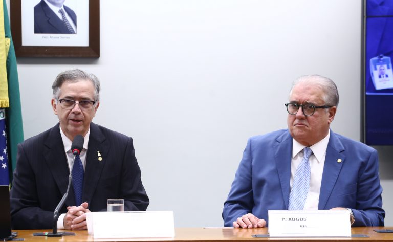Deputado Joaquim Passarinho (PL-PA) e Deputado Augusto Coutinho (Republicanos-PE) - presidente e relator da comissão especial sobre transporte e entrega por plataforma digital (<a class=