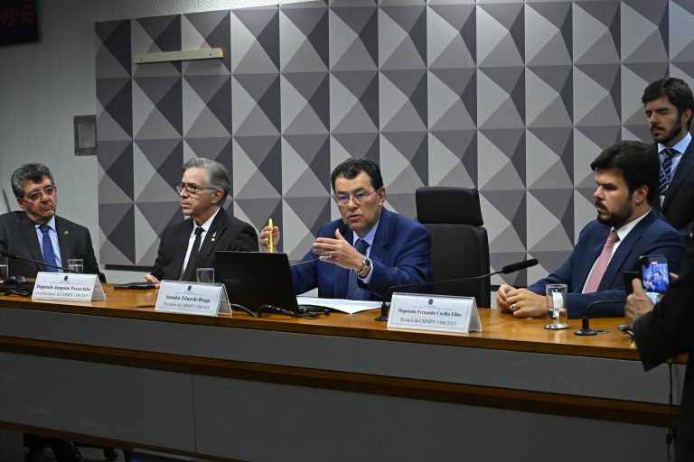 Comissão Mista da Medida Provisória (CMMPV) n° 1.300, de 2025, que altera diversas leis do setor elétrico brasileiro para modernizar o setor, promover mais eficiência, competitividade e transparência, realiza reunião para instalação da comissão e eleição de presidente e vice-presidente.