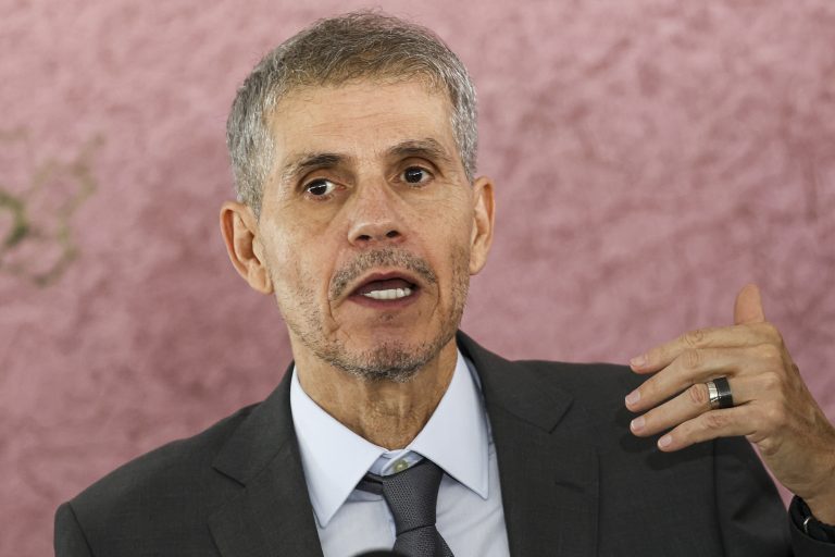 Comissões ouvem ministro sobre política de comunicação do governo - Notícias
