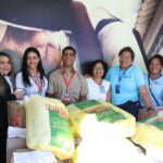 Ferreira Costa doa mil peças de roupas para Obras Sociais Irmã Dulce