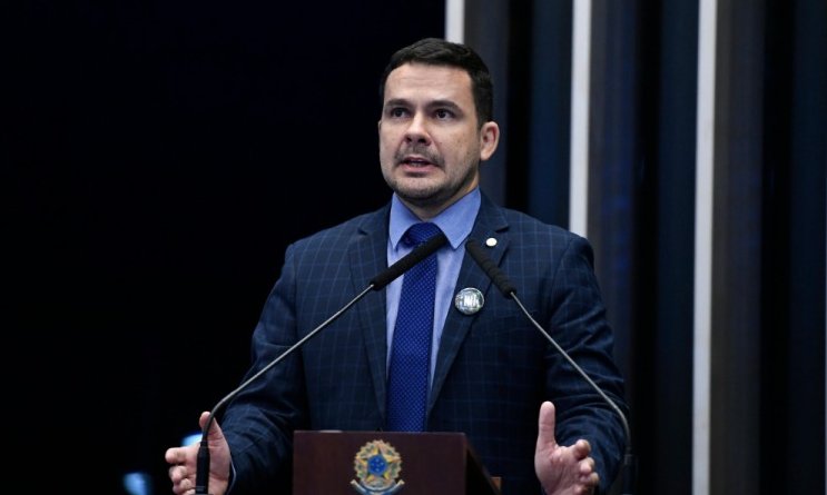 Deputado do PL propõe seguir os EUA e usar 911 como número de emergência no Brasil – CartaCapital