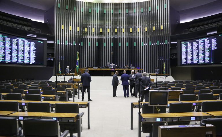 Discussão e Votação de Propostas Legislativas.