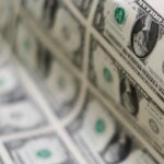 Dólar cai para R$ 5,47 um dia após estresse com Lei Magnitsky