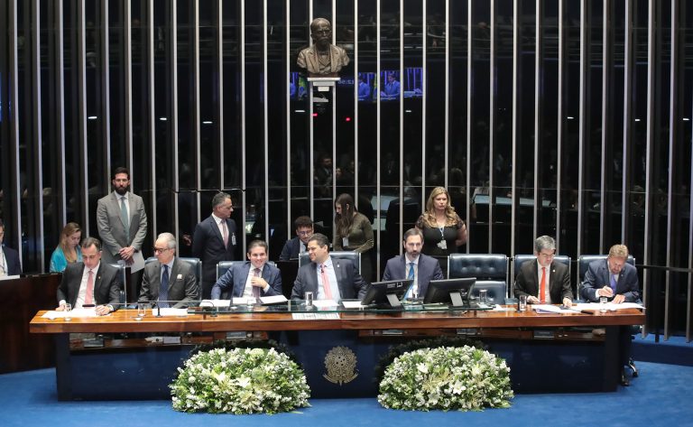 Mesa da sessão solene