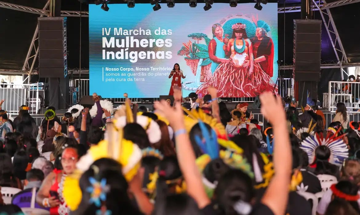 Evento em Brasília reúne 5 mil mulheres indígenas que pedem proteção – CartaCapital