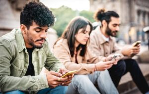 Jovens deixam empregos mais rápido por falta de alinhamento de valores, indica estudo – CartaCapital