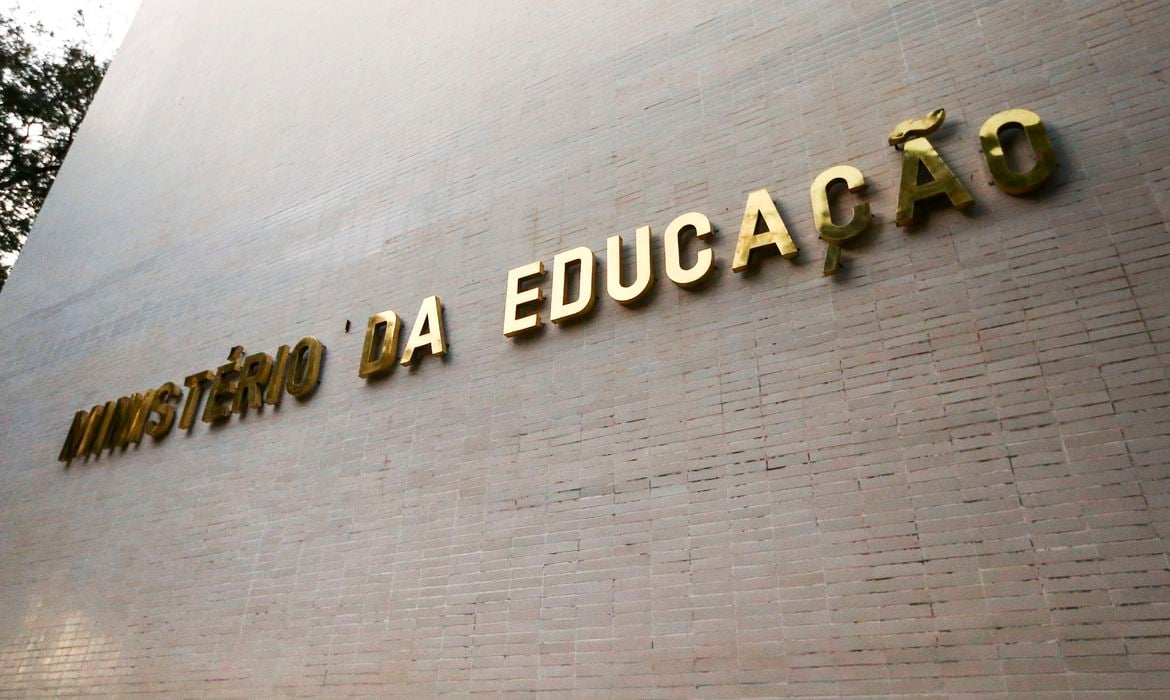 MEC lança curso de 180 horas para professores do ensino médio público – CartaCapital