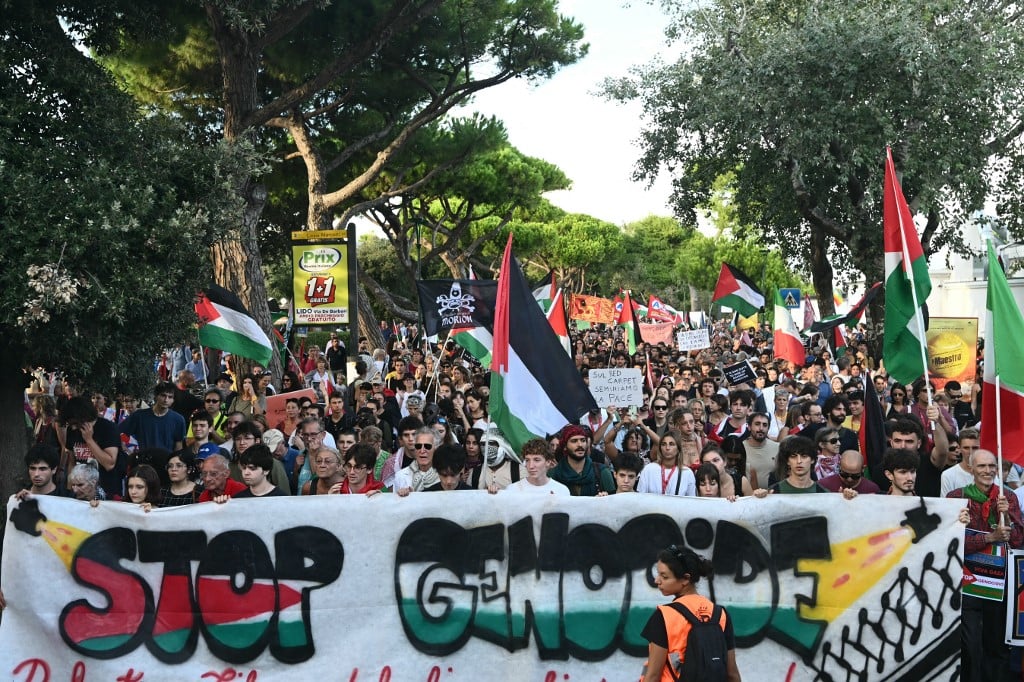 Milhares protestam contra ações de Israel em Gaza à margem do Festival de Veneza; veja fotos – CartaCapital