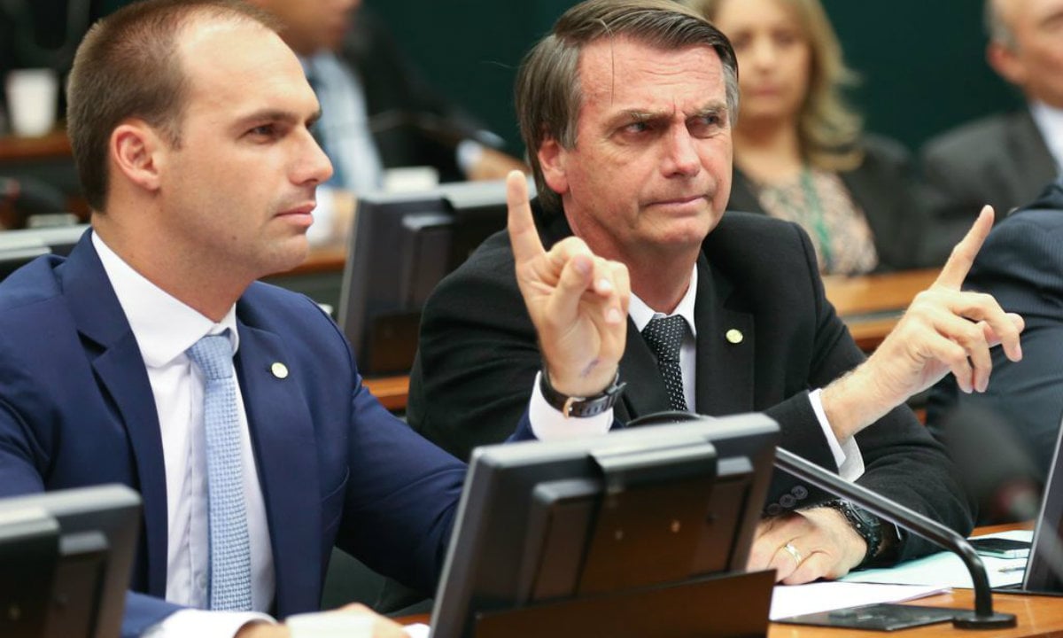 Moraes amplia prazo e dá 5 dias para PGR analisar indiciamento de Bolsonaro e Eduardo – CartaCapital