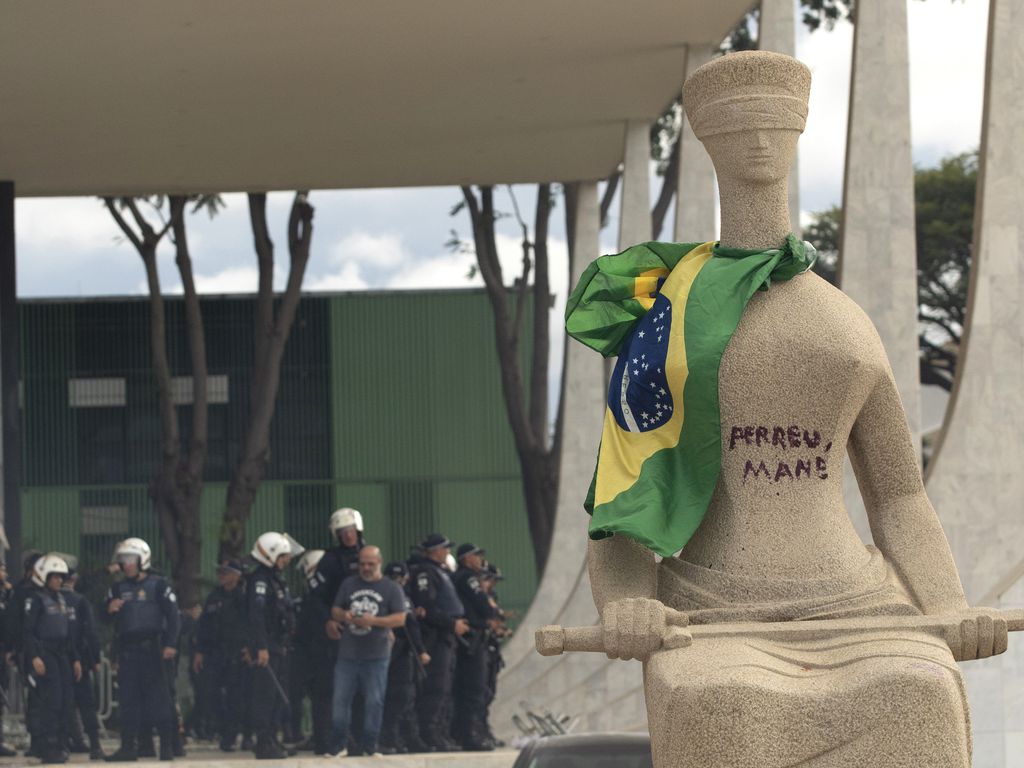 Moraes nega recurso e confirma 14 anos de prisão para 'Débora do Batom' – CartaCapital