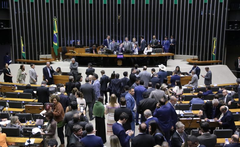 Discussão e Votação de Propostas Legislativas.