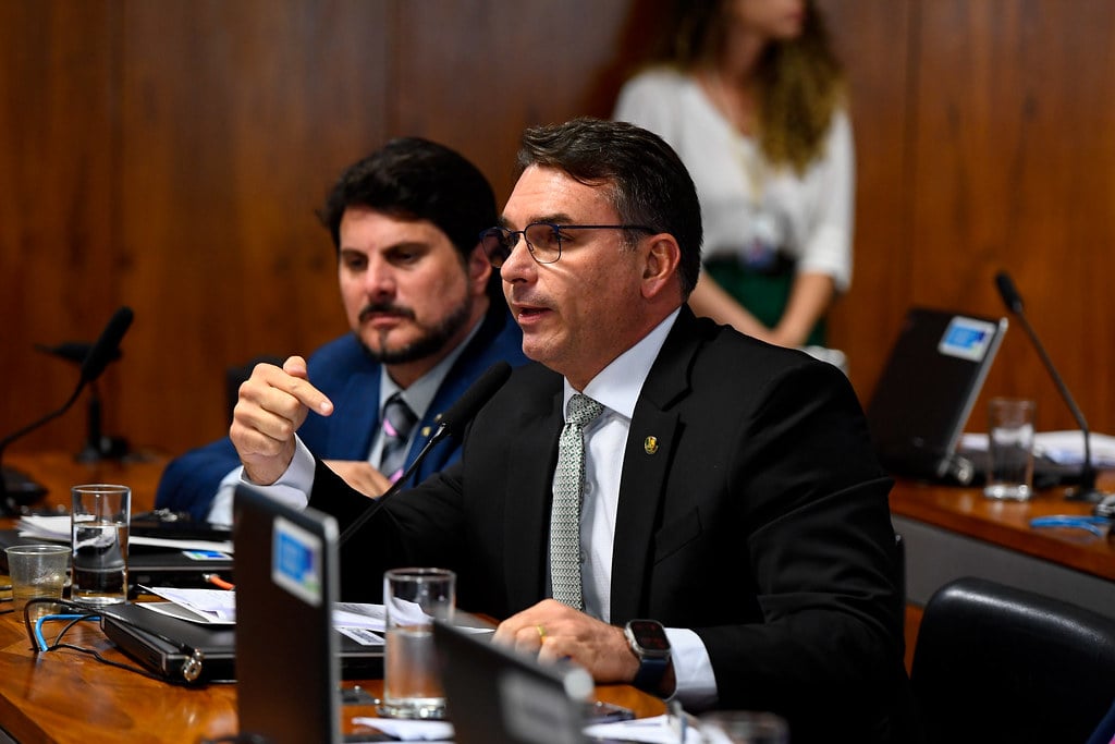 Proposta que prevê o pagamento de recompensa a policial que apreender armas ilegais avança no Senado – CartaCapital