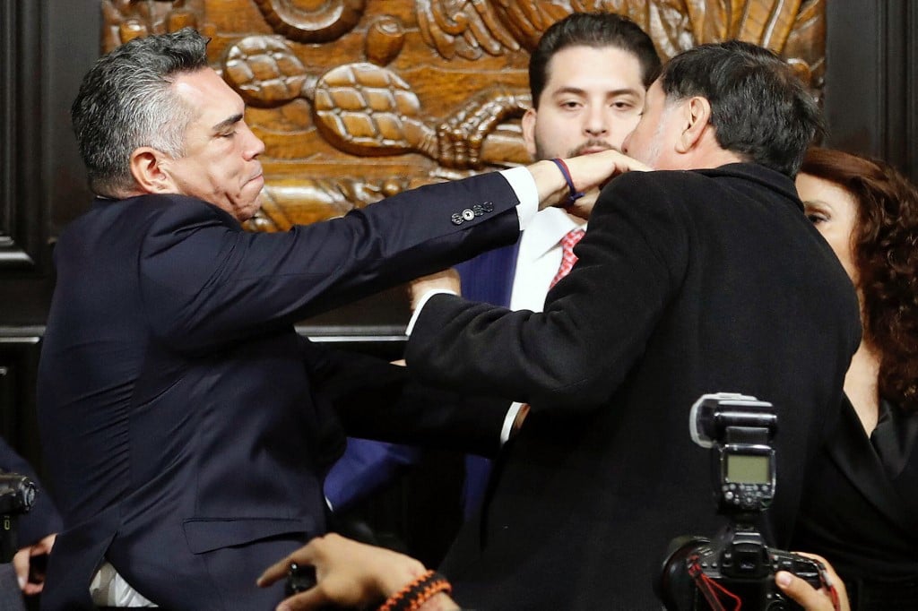 Senadores partem para agressão física no México após debate sobre os EUA – CartaCapital