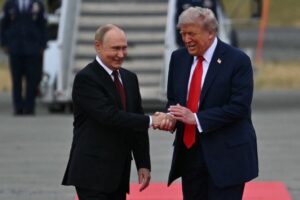 Trump e Putin trocam aperto de mãos antes de cúpula no Alasca – CartaCapital
