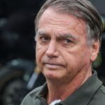 Após retirada de lesões da pele, Bolsonaro volta à prisão domiciliar
