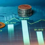 Bolsa renova máxima histórica, e dólar sobe em linha com o exterior