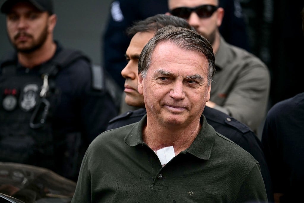Bolsonaro deixa hospital após passar por procedimento médico e volta à prisão domiciliar – CartaCapital