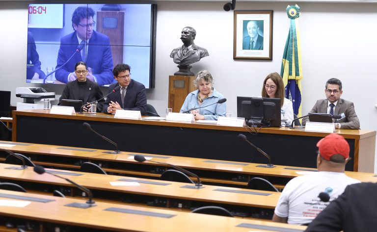 Audiência Pública - COP 30, urgência climática mundial e o tratado em negociação sobre plásticos
