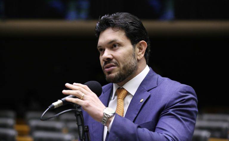 Deputado Acácio Favacho (MDB-AP) fala no Plenário da Câmara dos Deputados