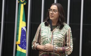 Deputada Duda Salabert (PDT-MG) fala no Plenário da Câmara dos Deputados