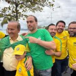 De olho no Senado, Carlos Bolsonaro participa de ato ao lado de governador de SC – CartaCapital