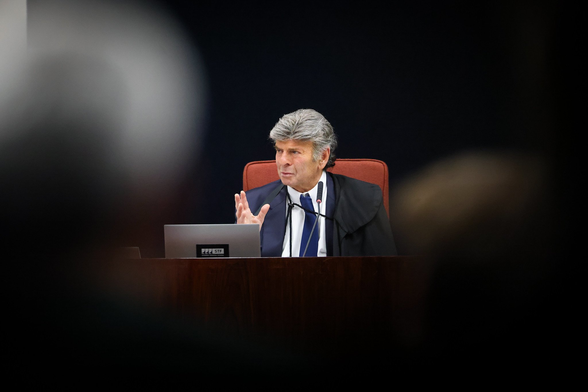 Em voto de quase 14 horas, Fux só condena Mauro Cid e Braga Netto