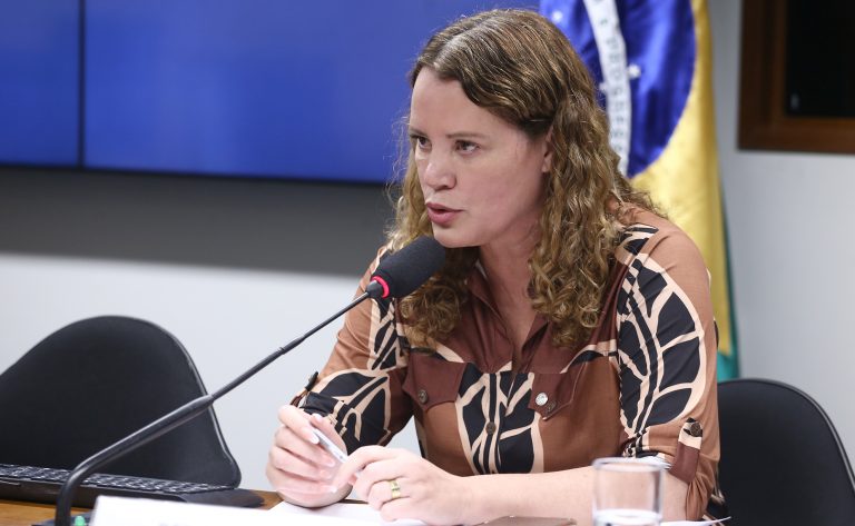 Audiência Pública - Disponibilização da oferta de ensino da Língua Brasileira de Sinais. Dep. Nely Aquino (PODE - MG)